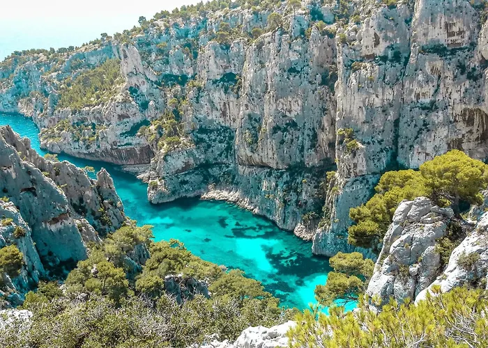 Adira Marseille Montgrand 2 Etoiles